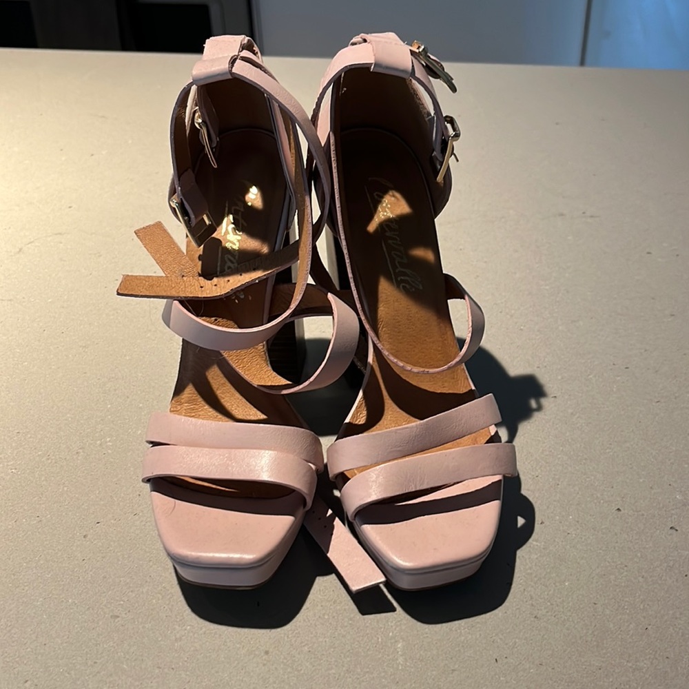 L’Intervalle pink heeled sandals